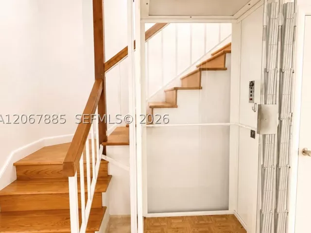 4-bedroom home for sale in Hollywood - 406 Saint Andrews Rd 53 - MondialRealty