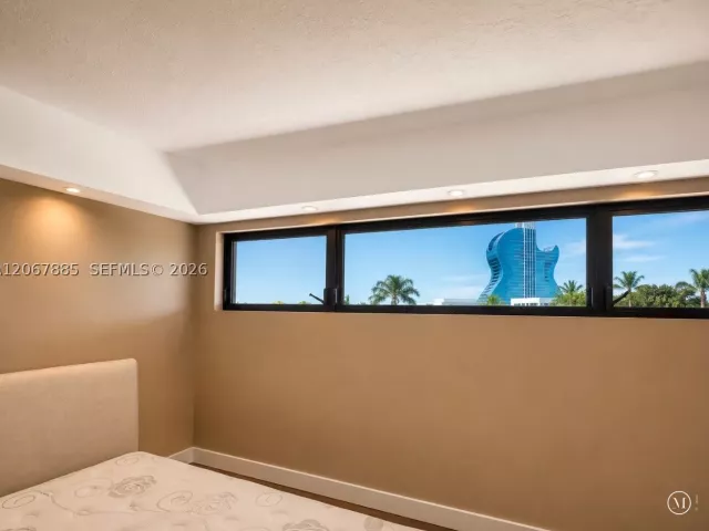 4-bedroom home for sale in Hollywood - 406 Saint Andrews Rd 53 - MondialRealty