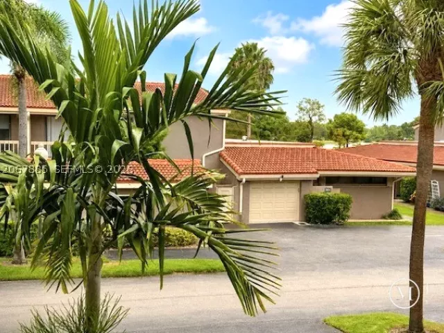 4-bedroom home for sale in Hollywood - 406 Saint Andrews Rd 53 - MondialRealty