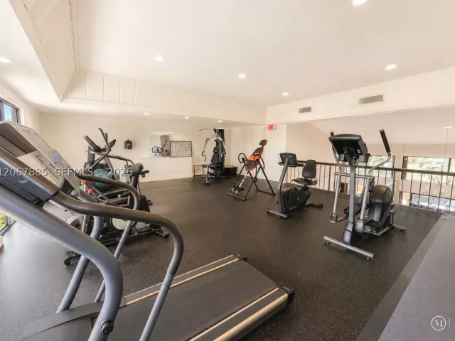 4-bedroom home for sale in Hollywood - 406 Saint Andrews Rd 53 - MondialRealty
