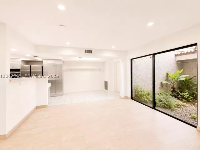 4-bedroom home for sale in Hollywood - 406 Saint Andrews Rd 53 - MondialRealty
