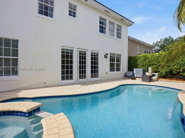 5-bedroom home for sale in Fort Lauderdale - 1419 SW 21st Ct - MondialRealty