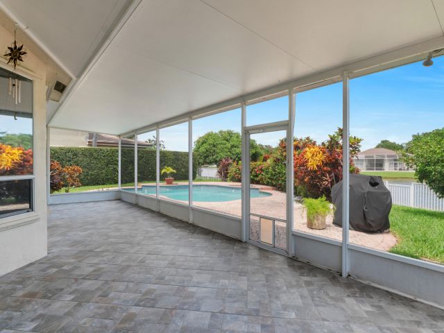 4-bedroom home for sale in Pembroke Pines - 2325 NW 186th Avenue - MondialRealty