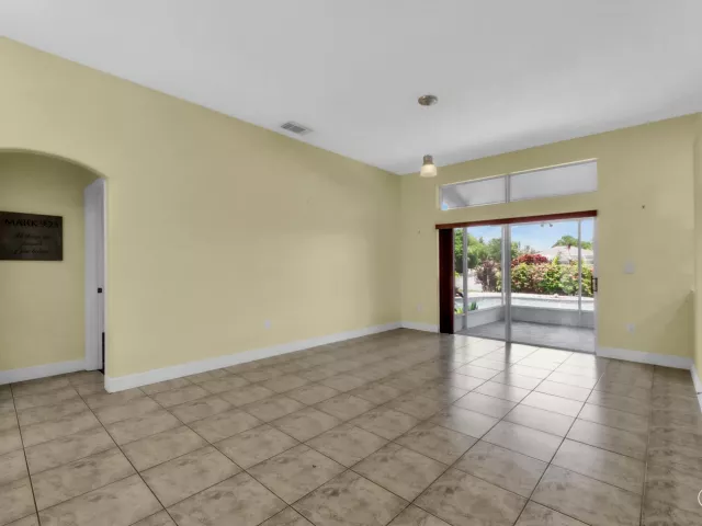 4-bedroom home for sale in Pembroke Pines - 2325 NW 186th Avenue - MondialRealty