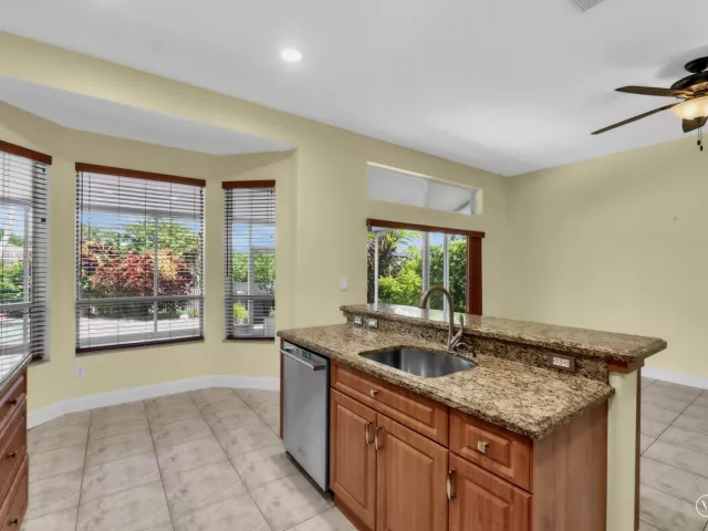 4-bedroom home for sale in Pembroke Pines - 2325 NW 186th Avenue - MondialRealty