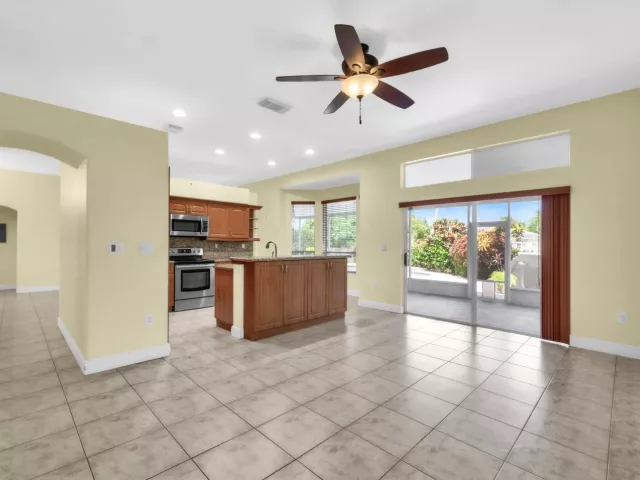 4-bedroom home for sale in Pembroke Pines - 2325 NW 186th Avenue - MondialRealty