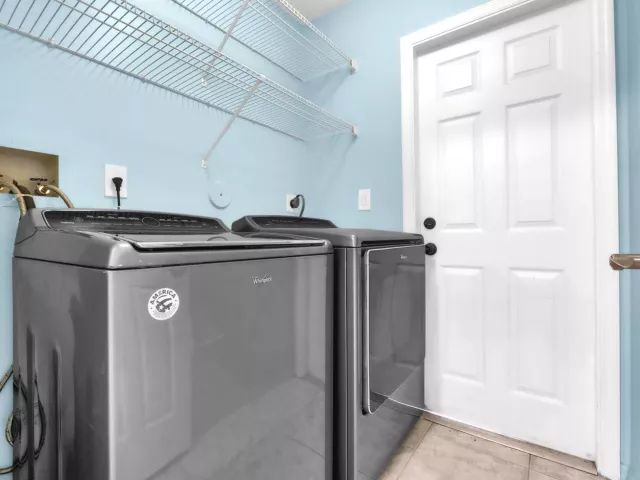 4-bedroom home for sale in Pembroke Pines - 2325 NW 186th Avenue - MondialRealty