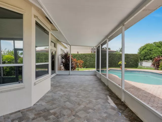 4-bedroom home for sale in Pembroke Pines - 2325 NW 186th Avenue - MondialRealty
