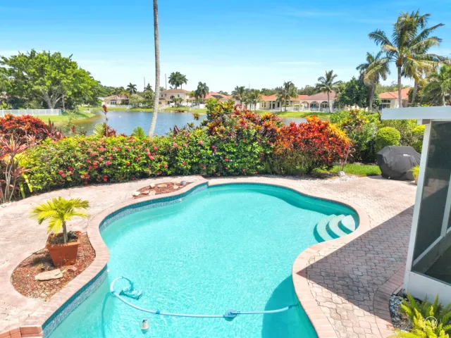 4-bedroom home for sale in Pembroke Pines - 2325 NW 186th Avenue - MondialRealty