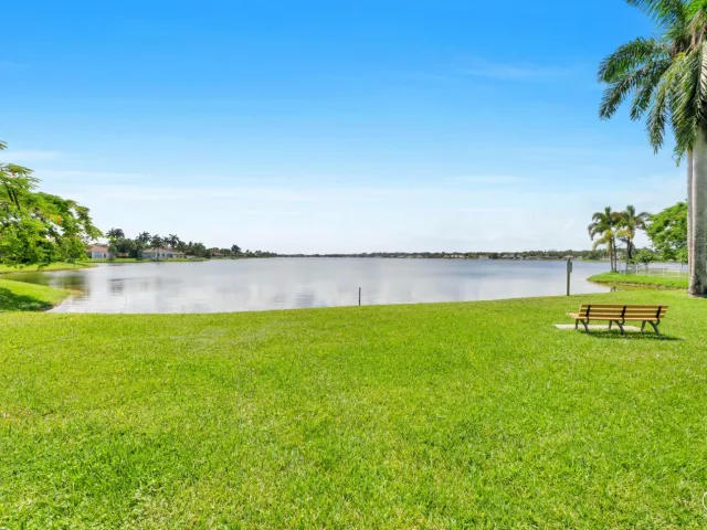 4-bedroom home for sale in Pembroke Pines - 2325 NW 186th Avenue - MondialRealty