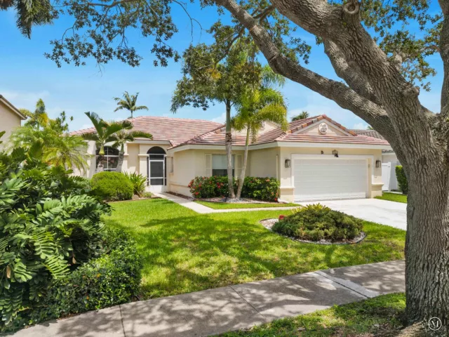 4-bedroom home for sale in Pembroke Pines - 2325 NW 186th Avenue - MondialRealty