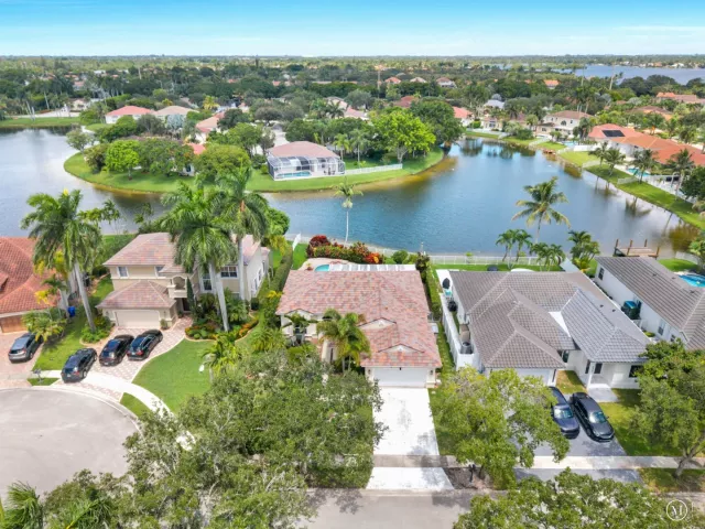 4-bedroom home for sale in Pembroke Pines - 2325 NW 186th Avenue - MondialRealty