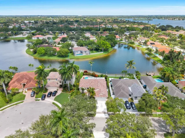 4-bedroom home for sale in Pembroke Pines - 2325 NW 186th Avenue - MondialRealty