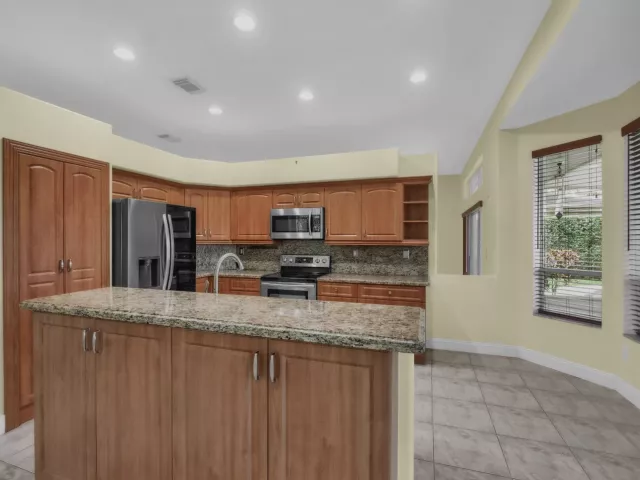 4-bedroom home for sale in Pembroke Pines - 2325 NW 186th Avenue - MondialRealty
