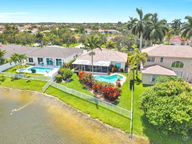 4-bedroom home for sale in Pembroke Pines - 2325 NW 186th Avenue - MondialRealty