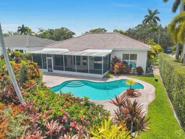 4-bedroom home for sale in Pembroke Pines - 2325 NW 186th Avenue - MondialRealty
