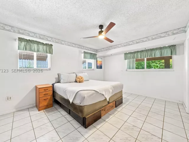 2-bedroom home for sale in Miami - 5525 SW 112th Ave - MondialRealty