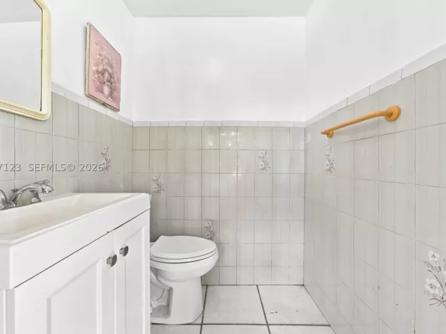 2-bedroom home for sale in Miami - 5525 SW 112th Ave - MondialRealty