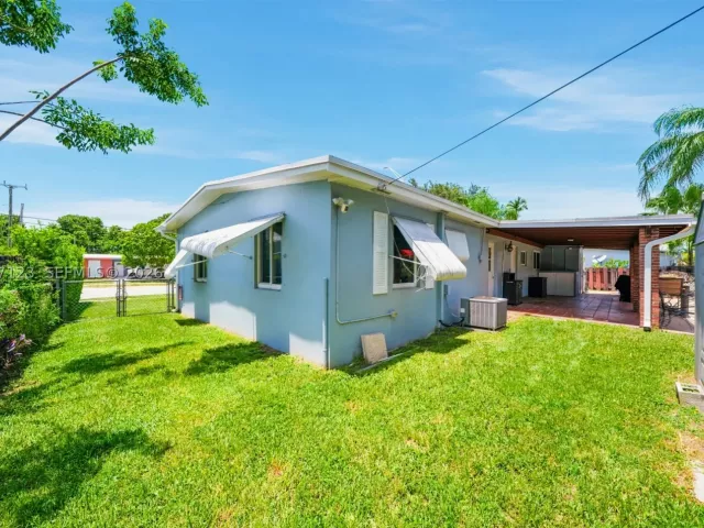 2-bedroom home for sale in Miami - 5525 SW 112th Ave - MondialRealty
