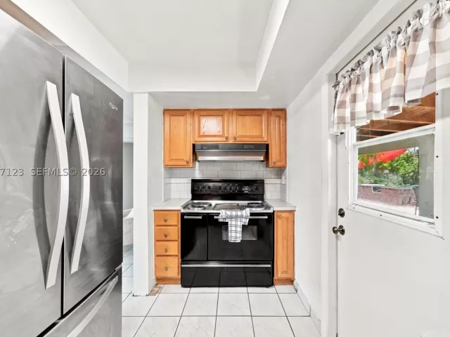 2-bedroom home for sale in Miami - 5525 SW 112th Ave - MondialRealty