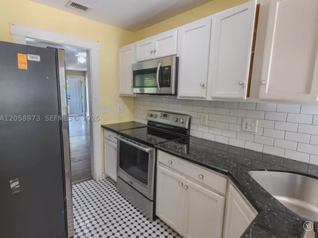 4-bedroom home for sale in North Miami - 520 NE 129th St - MondialRealty