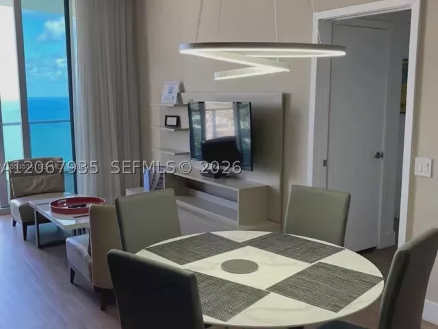 2-bedroom condo for sale in Hollywood - 4111 S Ocean Dr LPH6 - MondialRealty