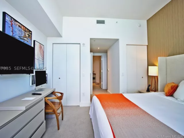 2-bedroom condo for sale in Hollywood - 4111 S Ocean Dr LPH6 - MondialRealty