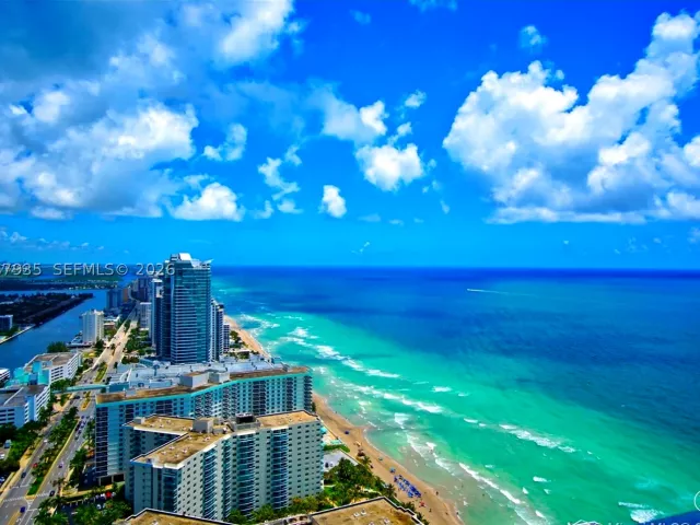 2-bedroom condo for sale in Hollywood - 4111 S Ocean Dr LPH6 - MondialRealty