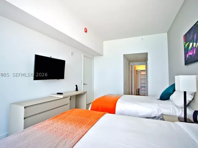 2-bedroom condo for sale in Hollywood - 4111 S Ocean Dr LPH6 - MondialRealty