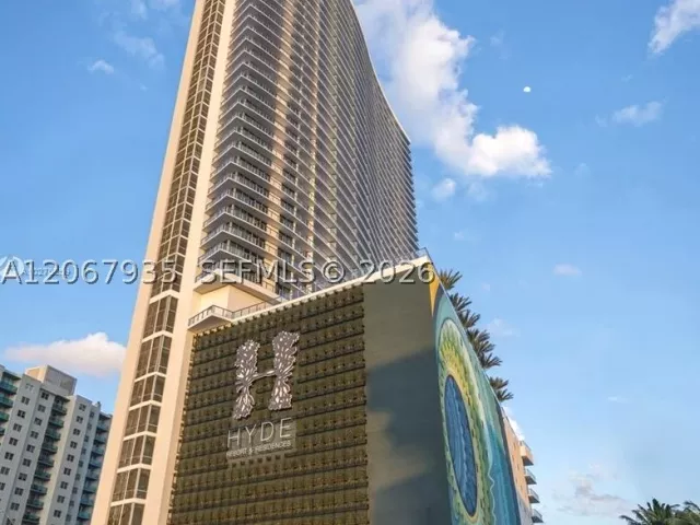 2-bedroom condo for sale in Hollywood - 4111 S Ocean Dr LPH6 - MondialRealty