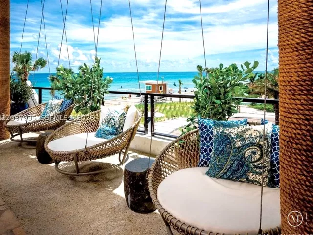 2-bedroom condo for sale in Hollywood - 4111 S Ocean Dr LPH6 - MondialRealty