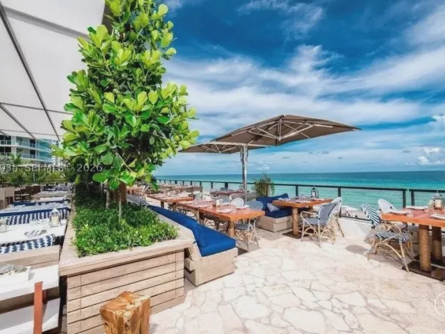 2-bedroom condo for sale in Hollywood - 4111 S Ocean Dr LPH6 - MondialRealty