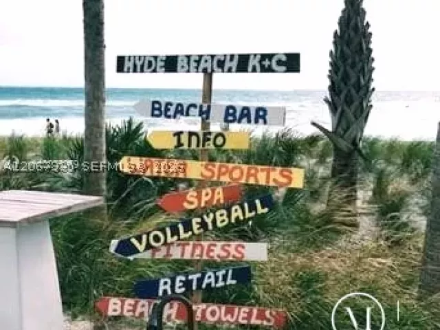 2-bedroom condo for sale in Hollywood - 4111 S Ocean Dr LPH6 - MondialRealty