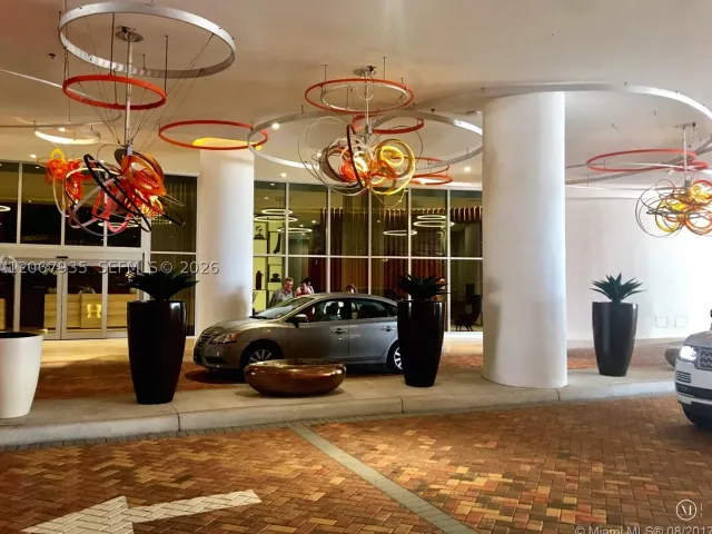 2-bedroom condo for sale in Hollywood - 4111 S Ocean Dr LPH6 - MondialRealty