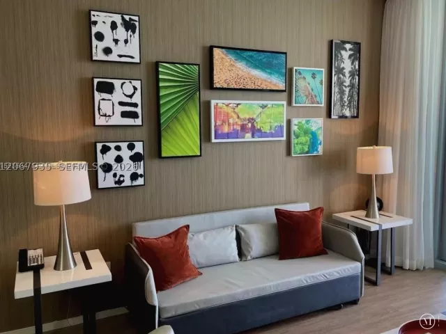 2-bedroom condo for sale in Hollywood - 4111 S Ocean Dr LPH6 - MondialRealty