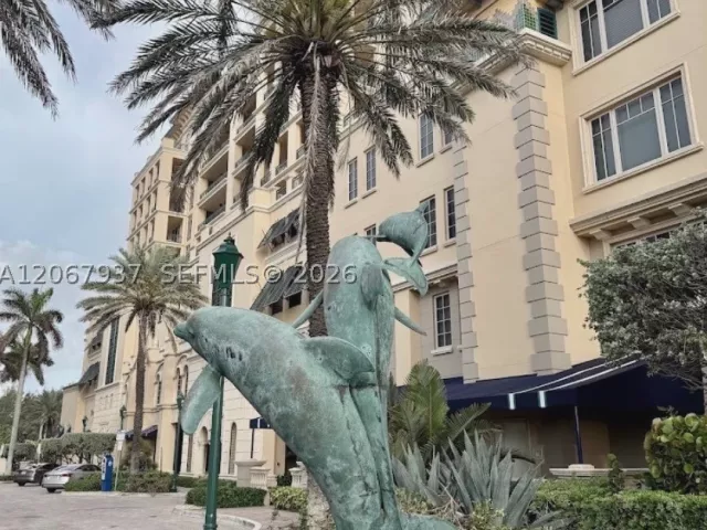 3-bedroom home for sale in Hollywood - 3501 N Ocean Dr V1 - MondialRealty
