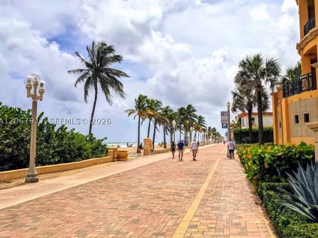 3-bedroom home for sale in Hollywood - 3501 N Ocean Dr V1 - MondialRealty