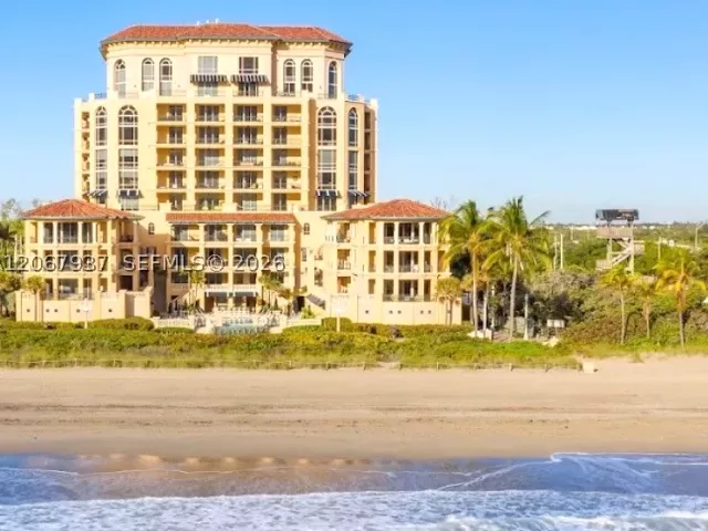 3-bedroom home for sale in Hollywood - 3501 N Ocean Dr V1 - MondialRealty