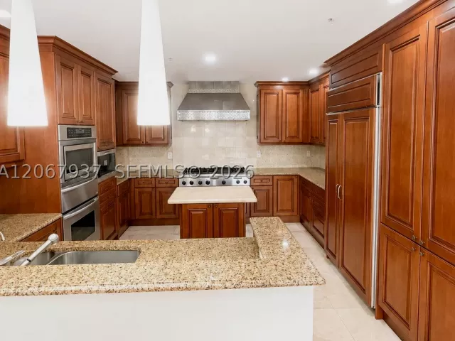 3-bedroom home for sale in Hollywood - 3501 N Ocean Dr V1 - MondialRealty