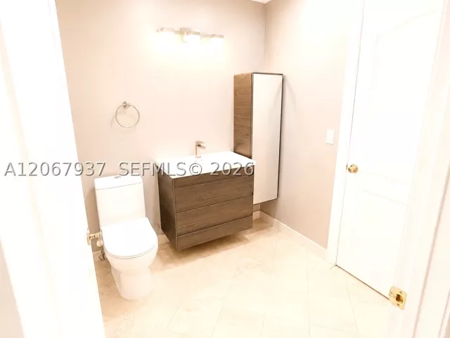 3-bedroom home for sale in Hollywood - 3501 N Ocean Dr V1 - MondialRealty