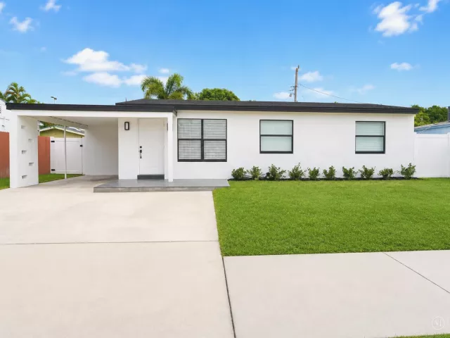 3-bedroom home for sale in West Palm Beach - 2013 Longwood Road - MondialRealty