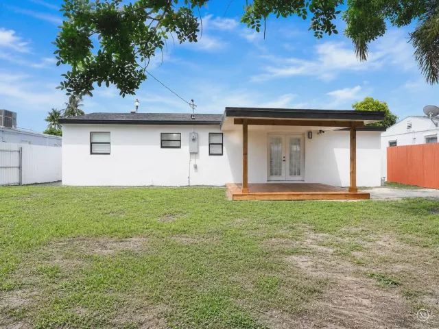 3-bedroom home for sale in West Palm Beach - 2013 Longwood Road - MondialRealty