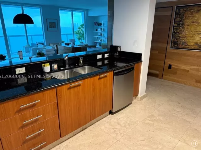 2-bedroom condo for rent in Miami - 1800 N Bayshore Dr 1609 - MondialRealty