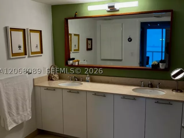 2-bedroom condo for rent in Miami - 1800 N Bayshore Dr 1609 - MondialRealty