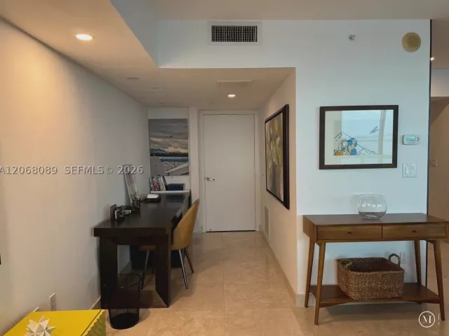 2-bedroom condo for rent in Miami - 1800 N Bayshore Dr 1609 - MondialRealty