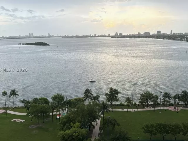 2-bedroom condo for rent in Miami - 1800 N Bayshore Dr 1609 - MondialRealty