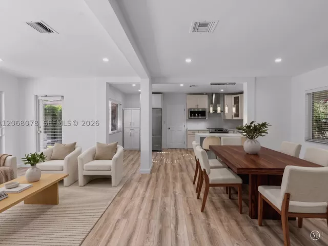 3-bedroom home for rent in Coral Gables - 5406 S Le Jeune Rd - MondialRealty