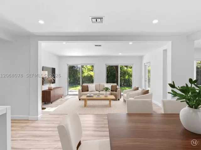 3-bedroom home for rent in Coral Gables - 5406 S Le Jeune Rd - MondialRealty