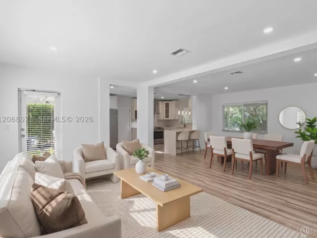 3-bedroom home for rent in Coral Gables - 5406 S Le Jeune Rd - MondialRealty