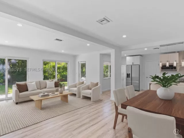 3-bedroom home for rent in Coral Gables - 5406 S Le Jeune Rd - MondialRealty